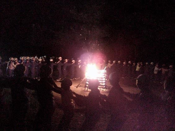 キャンプファイヤーでジェンガ