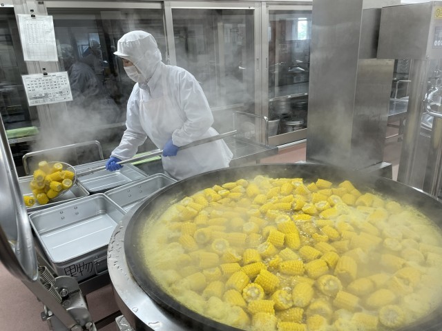 給食室でおいしくゆでてもらいました