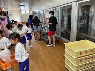 協力して仕事を進めます