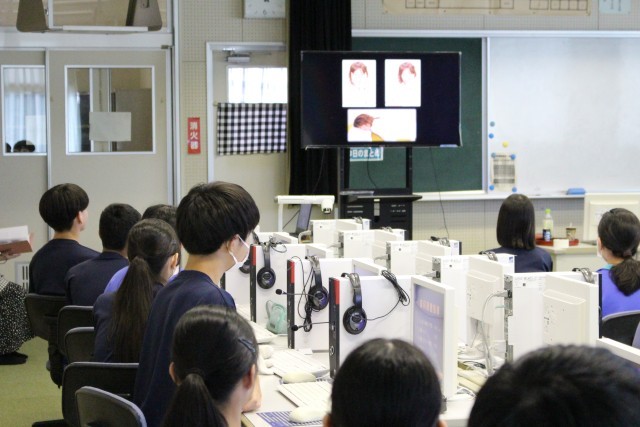 映像を見るので、パソコン室で行いました。